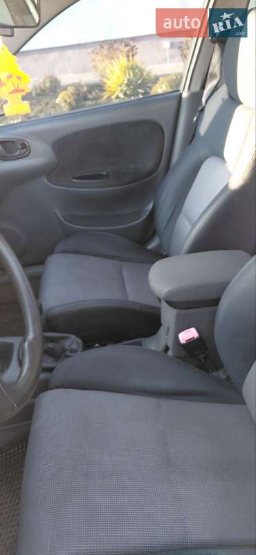 Седан Daewoo Lanos 2002 в Днепре