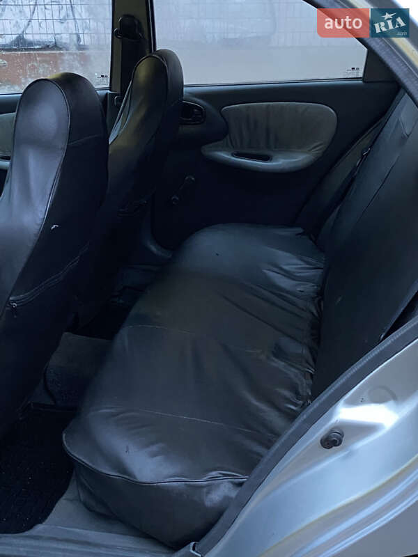 Седан Daewoo Lanos 1997 в Запоріжжі