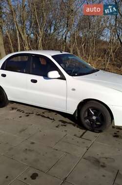 Седан Daewoo Lanos 2012 в Синельниково