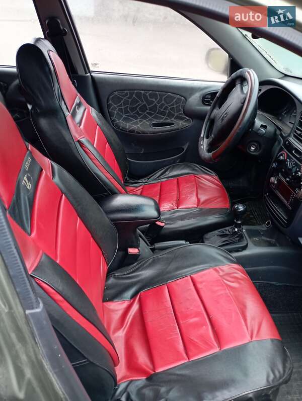 Седан Daewoo Lanos 2003 в Надворной