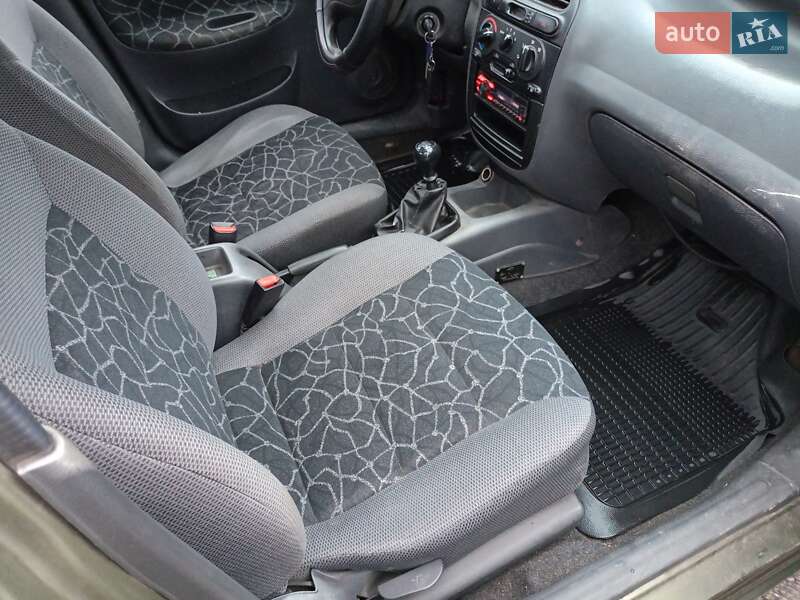 Седан Daewoo Lanos 2004 в Києві