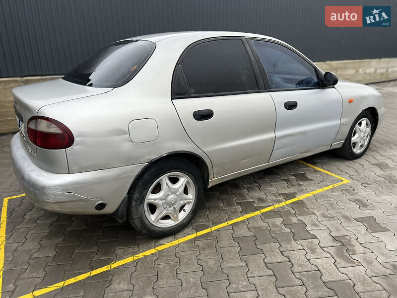 Седан Daewoo Lanos 2003 в Чернівцях