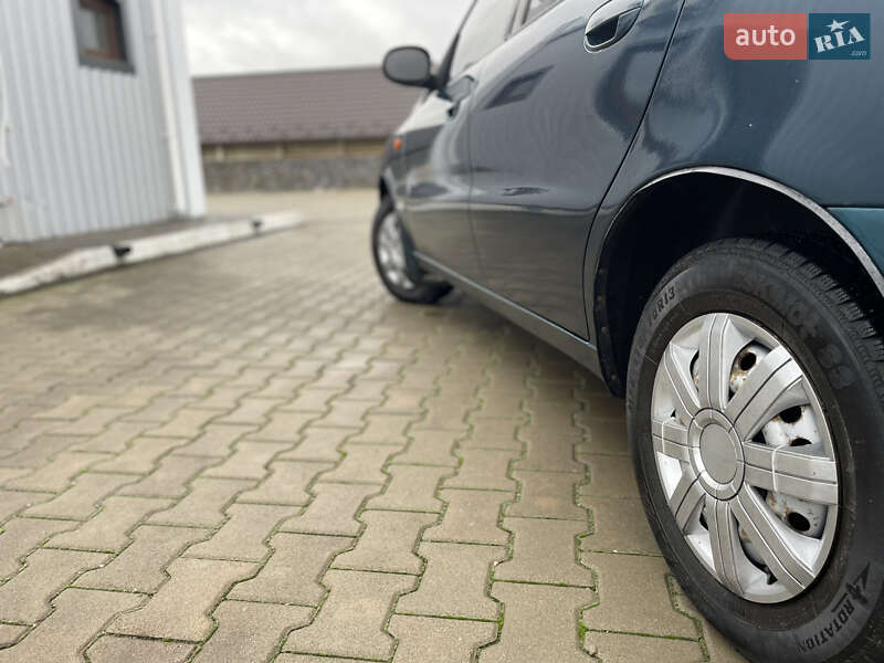 Седан Daewoo Lanos 2003 в Калиновке