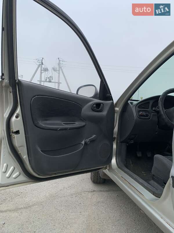 Седан Daewoo Lanos 2003 в Новомосковську