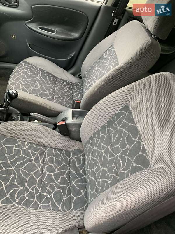 Седан Daewoo Lanos 2003 в Новомосковську