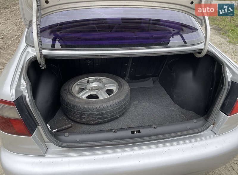 Седан Daewoo Lanos 2002 в Малине