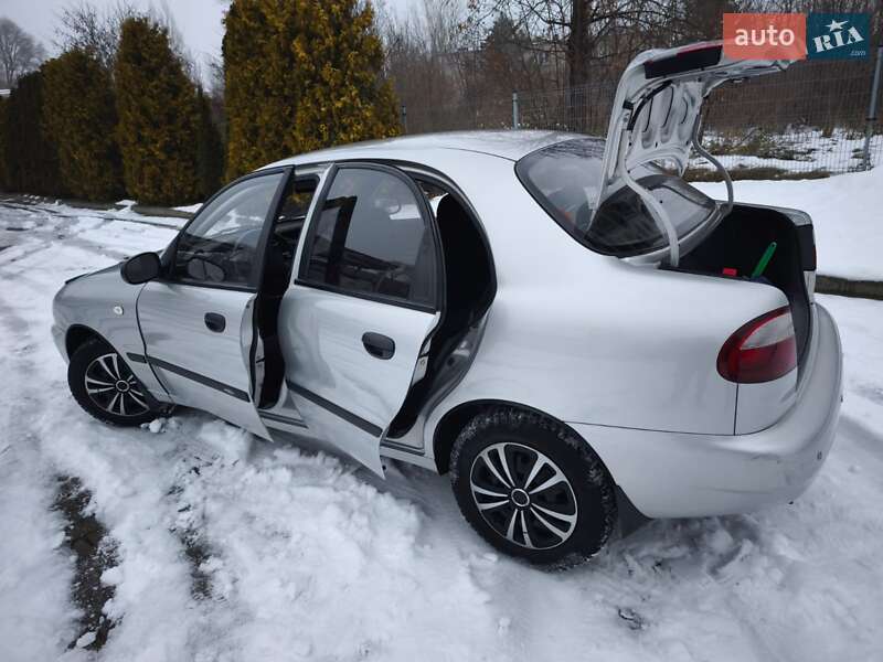 Седан Daewoo Lanos 2004 в Харькове