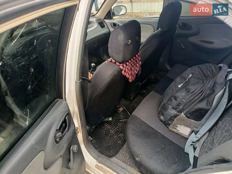 Седан Daewoo Lanos 2003 в Чернівцях