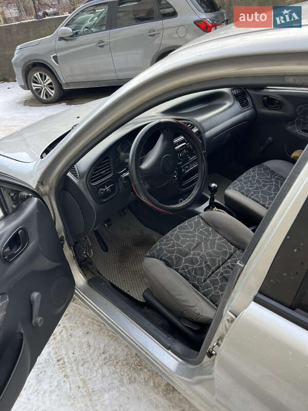 Седан Daewoo Lanos 2002 в Львове
