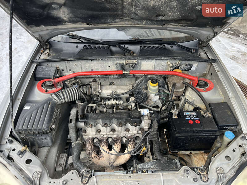 Седан Daewoo Lanos 2002 в Львове