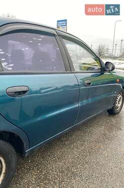 Седан Daewoo Lanos 2002 в Киеве
