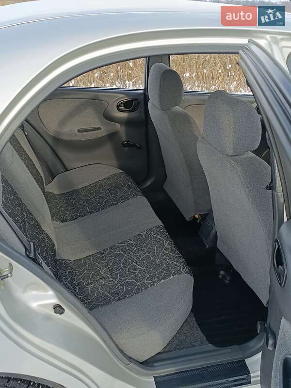 Седан Daewoo Lanos 2006 в Ромнах