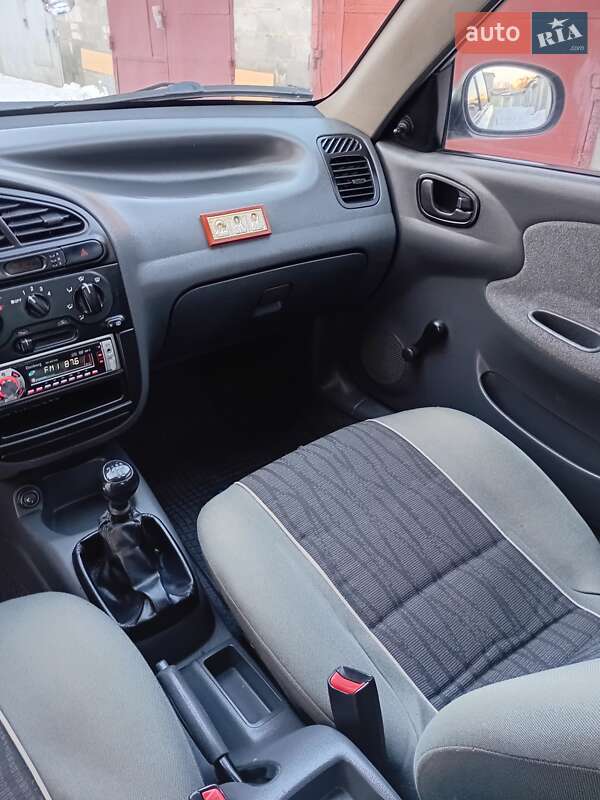 Седан Daewoo Lanos 2004 в Житомирі