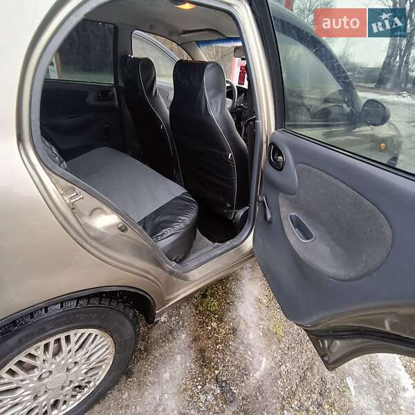 Седан Daewoo Lanos 2004 в Царичанке