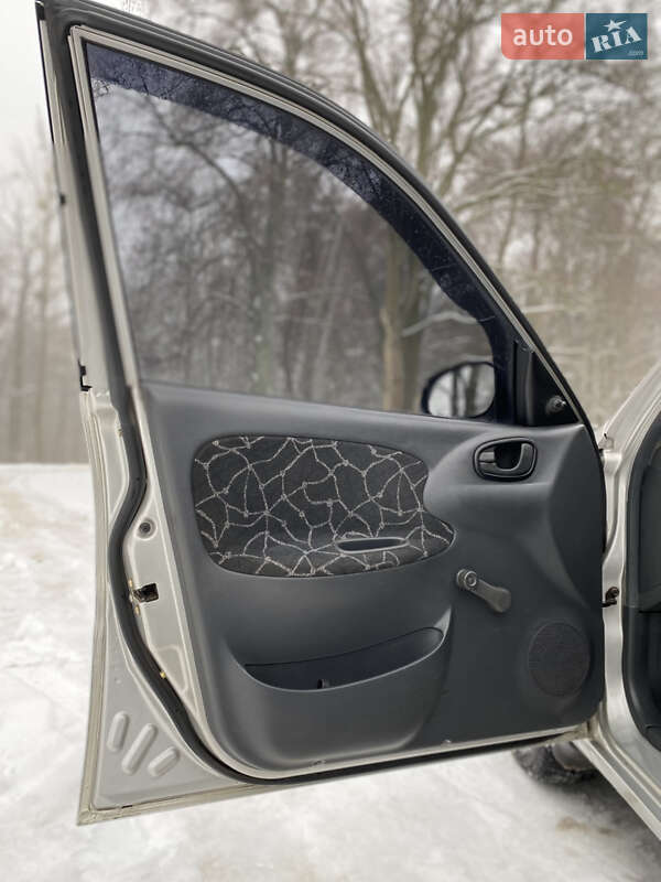 Седан Daewoo Lanos 2003 в Києві фото 17 Седан Daewoo Lanos 2003 в Києві