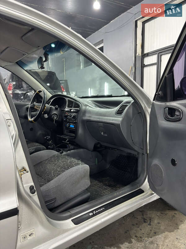 Седан Daewoo Lanos 2004 в Киеве