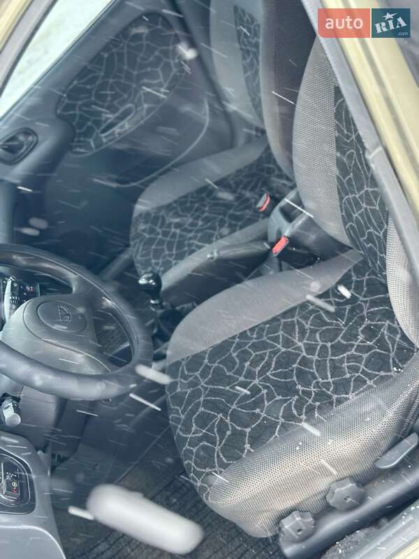 Седан Daewoo Lanos 2004 в Житомире