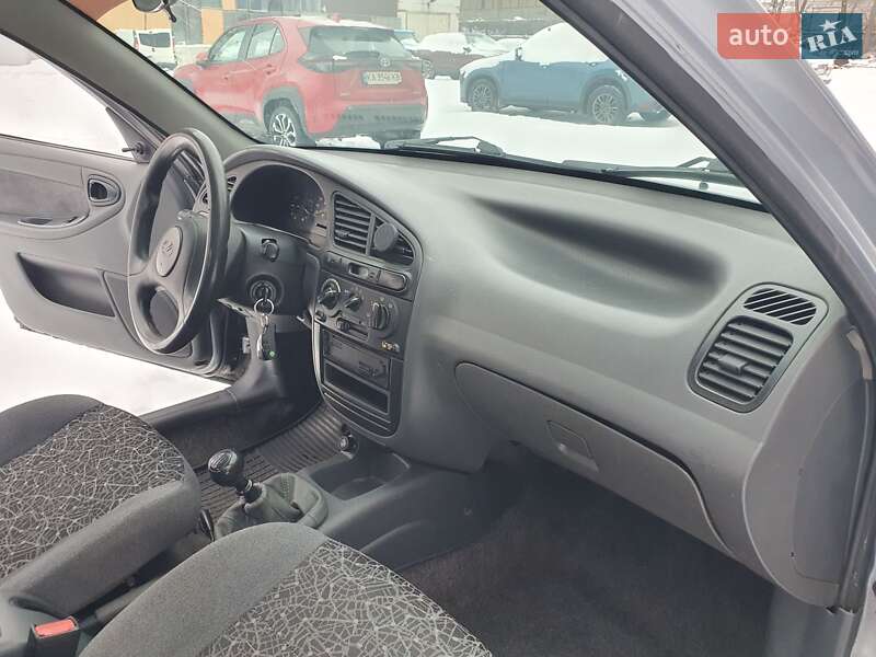 Седан Daewoo Lanos 2011 в Києві