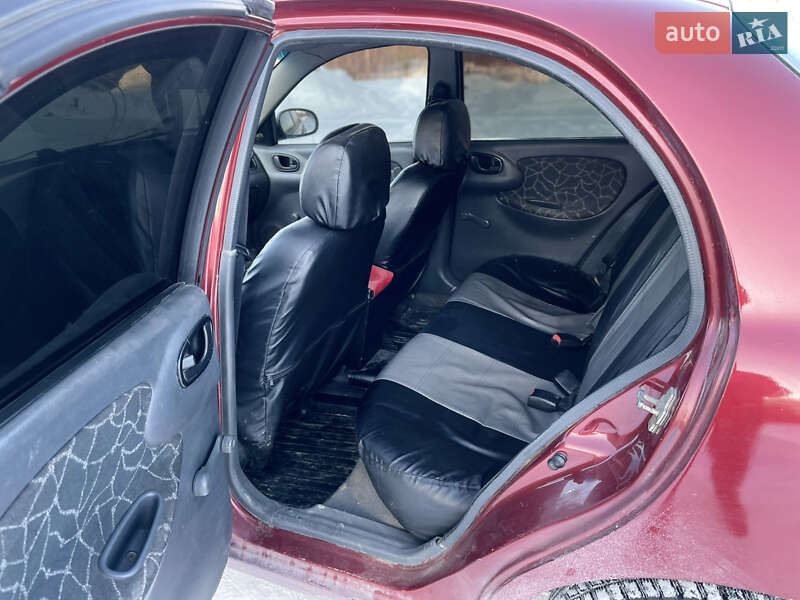 Седан Daewoo Lanos 2002 в Кременце