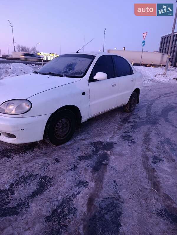 Седан Daewoo Lanos 2004 в Києві