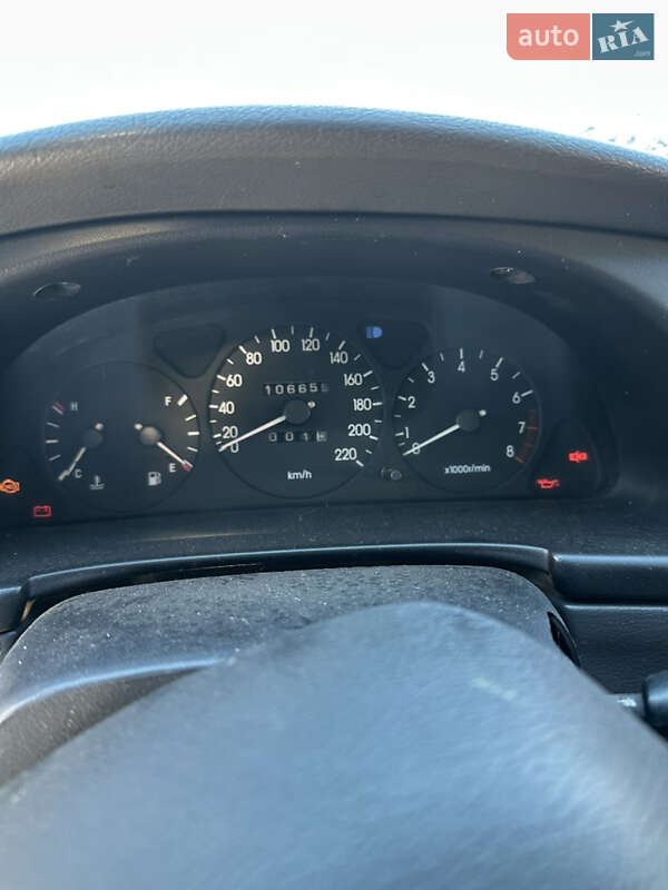 Седан Daewoo Lanos 2001 в Львові