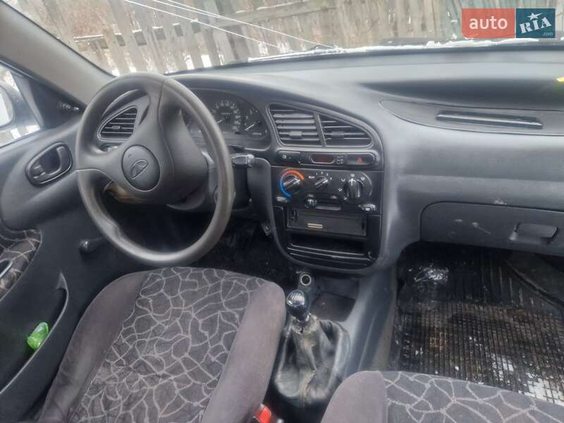 Седан Daewoo Lanos 2001 в Ромнах