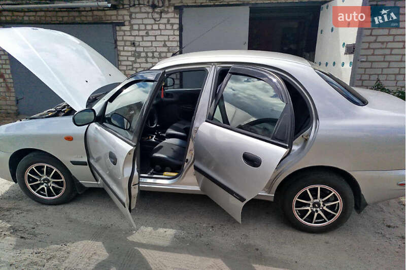 Седан Daewoo Lanos 2004 в Павлограді