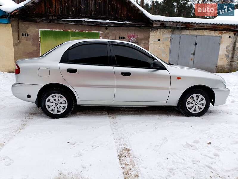 Седан Daewoo Lanos 2004 в Житомирі