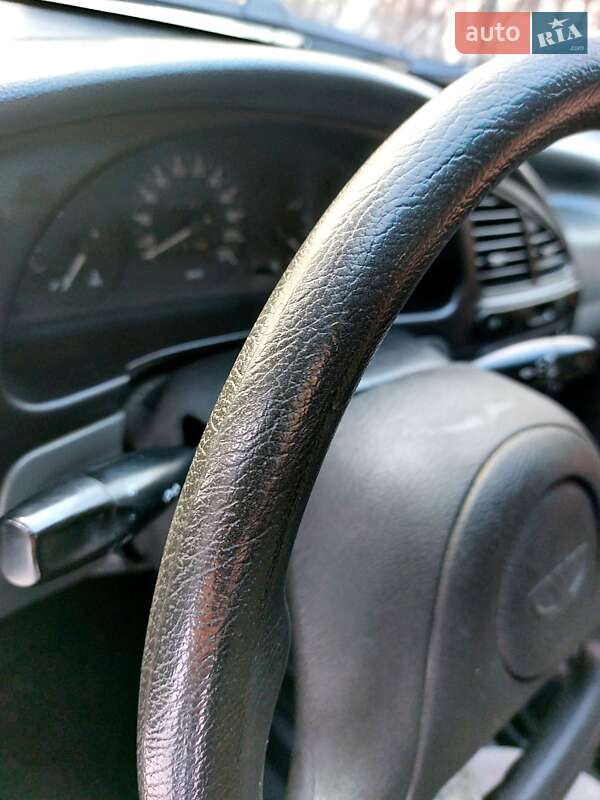 Седан Daewoo Lanos 2009 в Тростянці