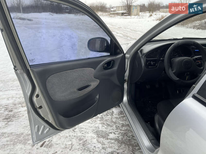 Седан Daewoo Lanos 2003 в Изяславе