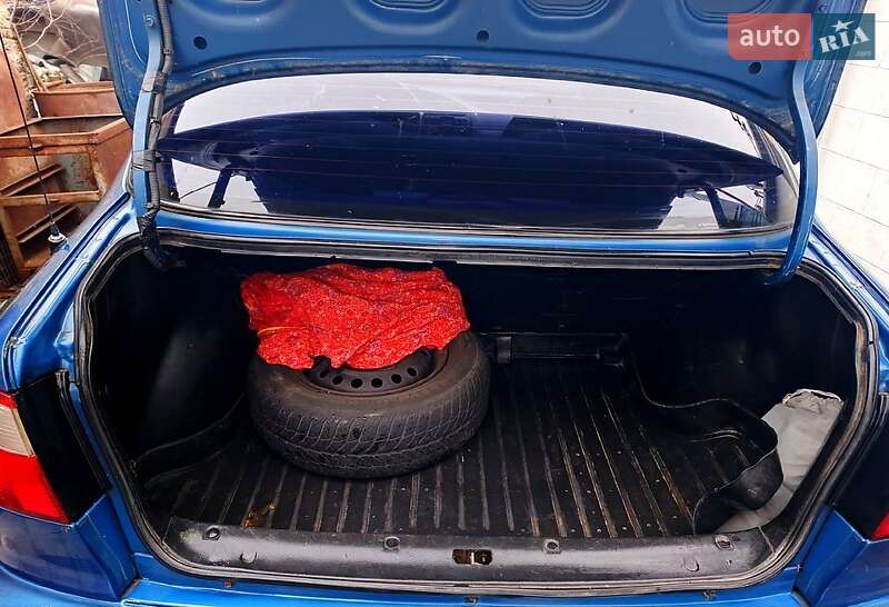 Седан Daewoo Lanos 1998 в Новониколаевке