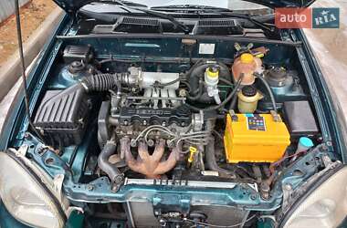 Седан Daewoo Lanos 2003 в Южном