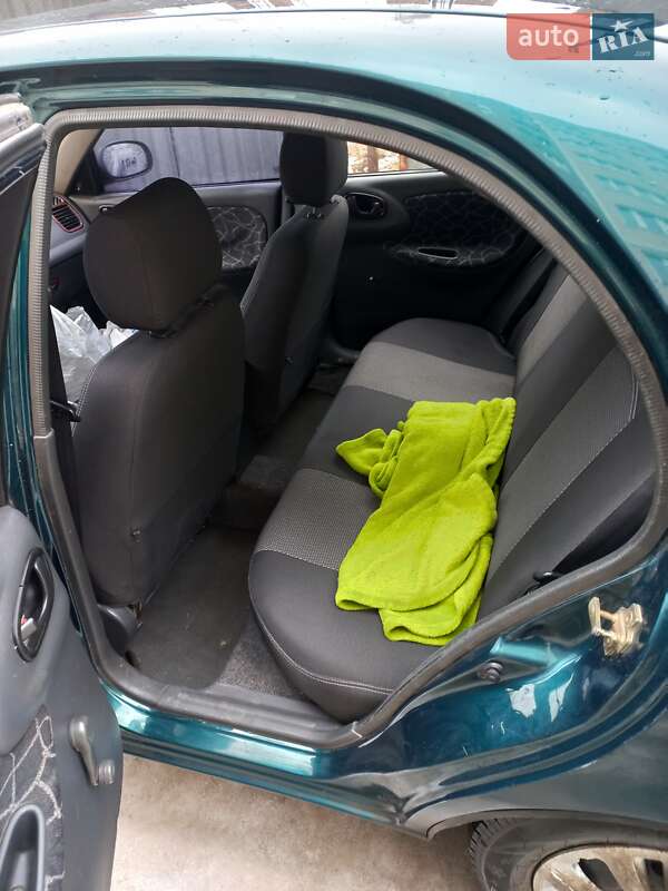 Седан Daewoo Lanos 2003 в Южном