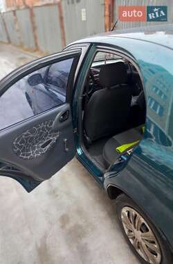 Седан Daewoo Lanos 2003 в Южном
