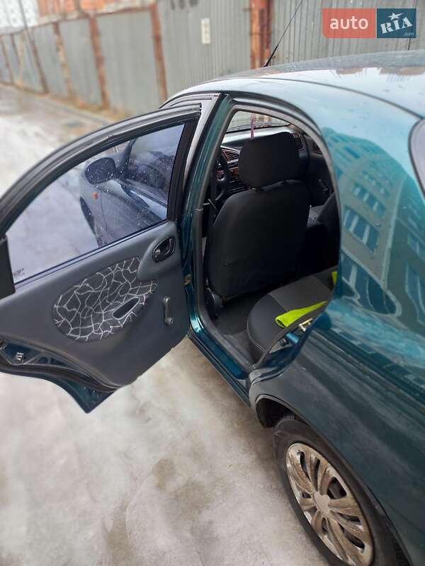 Седан Daewoo Lanos 2003 в Южном