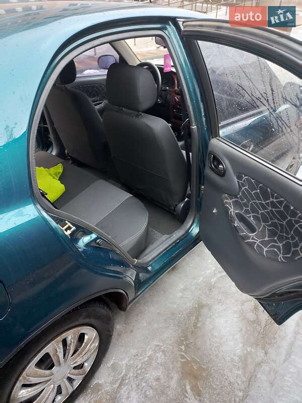 Седан Daewoo Lanos 2003 в Южном