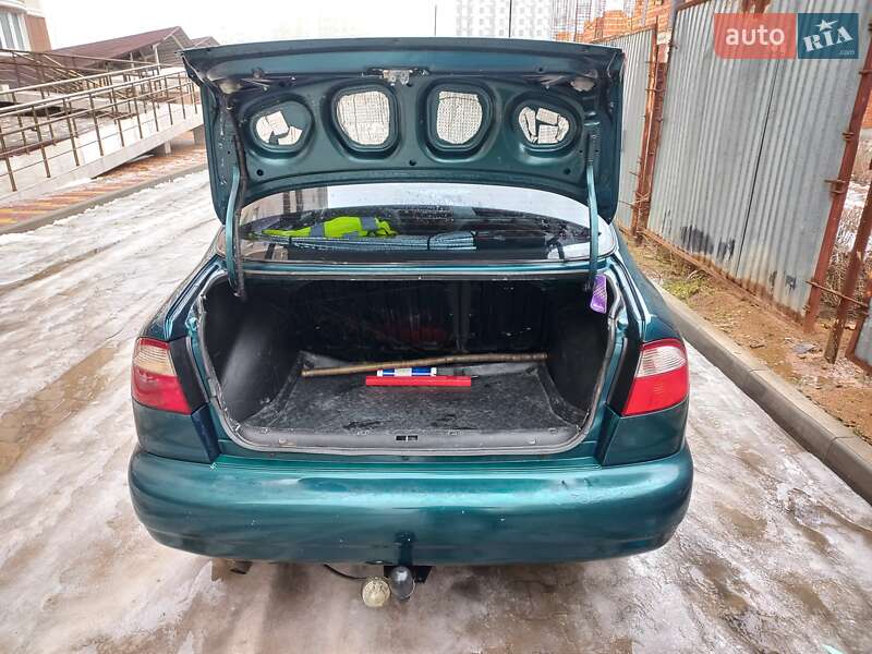 Седан Daewoo Lanos 2003 в Южном