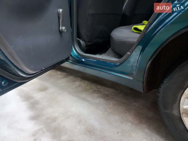 Седан Daewoo Lanos 2003 в Южному