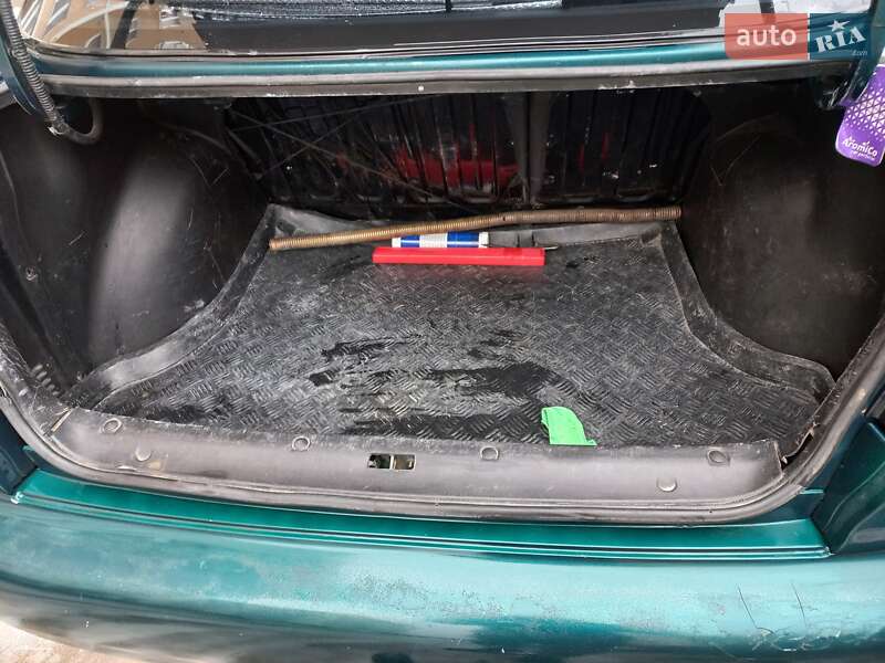 Седан Daewoo Lanos 2003 в Южном