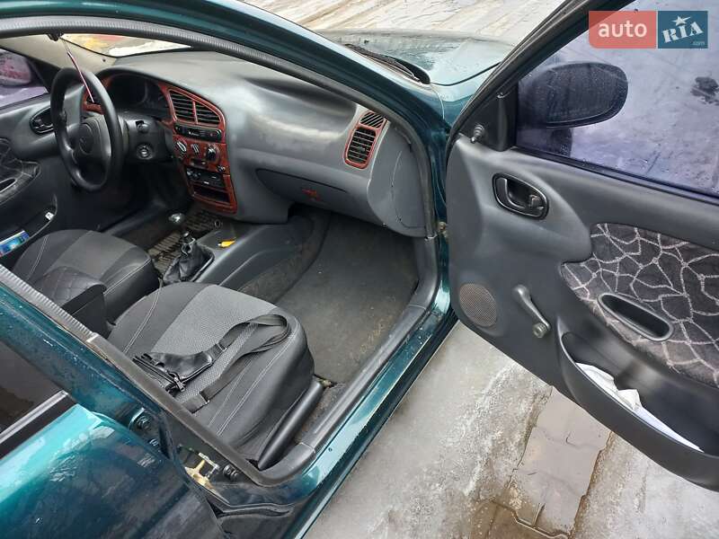 Седан Daewoo Lanos 2003 в Южном