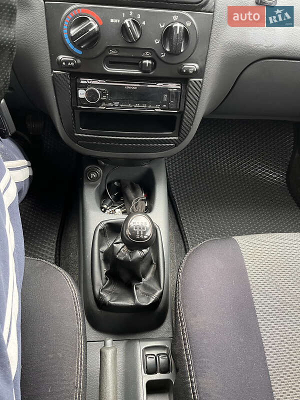 Седан Daewoo Lanos 2005 в Чернигове