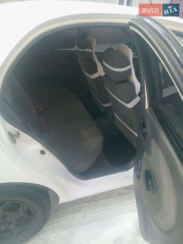 Седан Daewoo Lanos 2004 в Борщеві