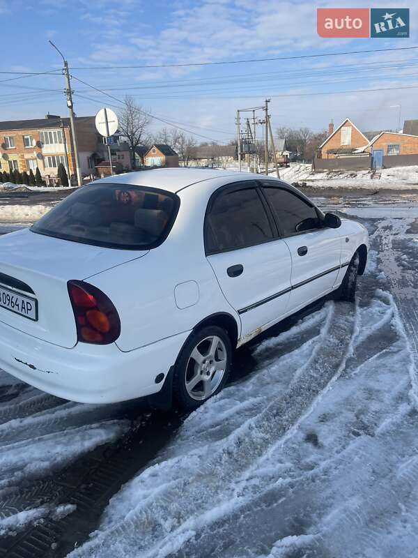 Седан Daewoo Lanos 2010 в Калиновке