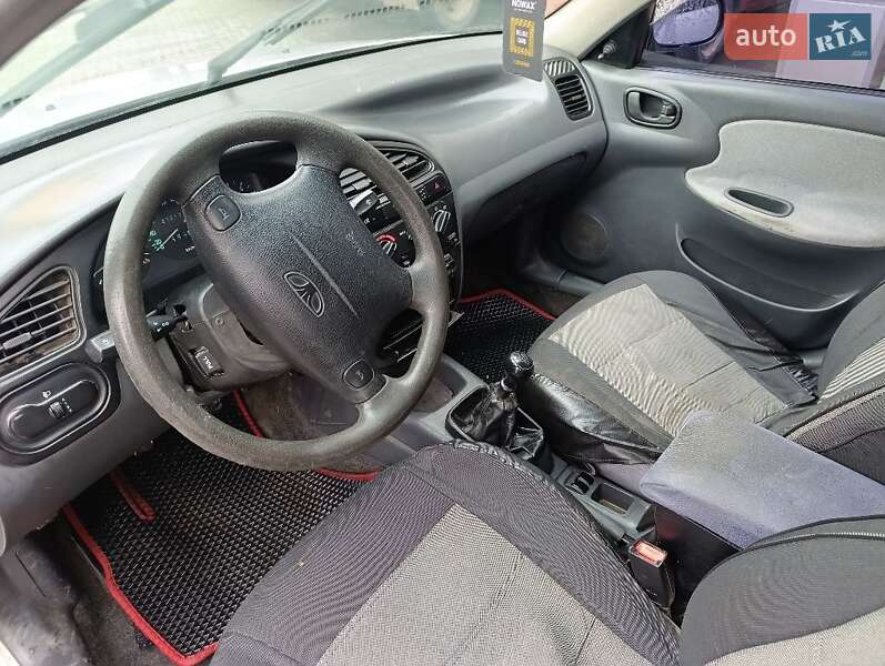 Седан Daewoo Lanos 2004 в Кропивницькому