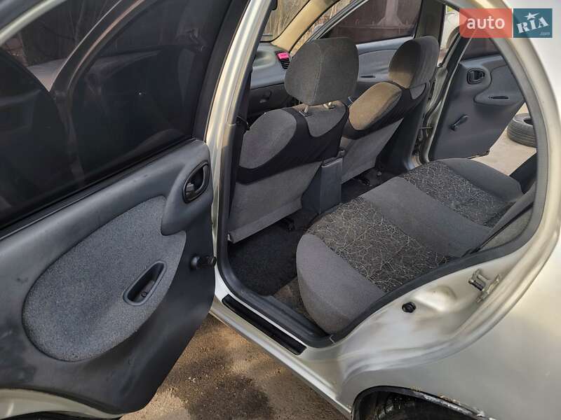 Седан Daewoo Lanos 2006 в Запоріжжі