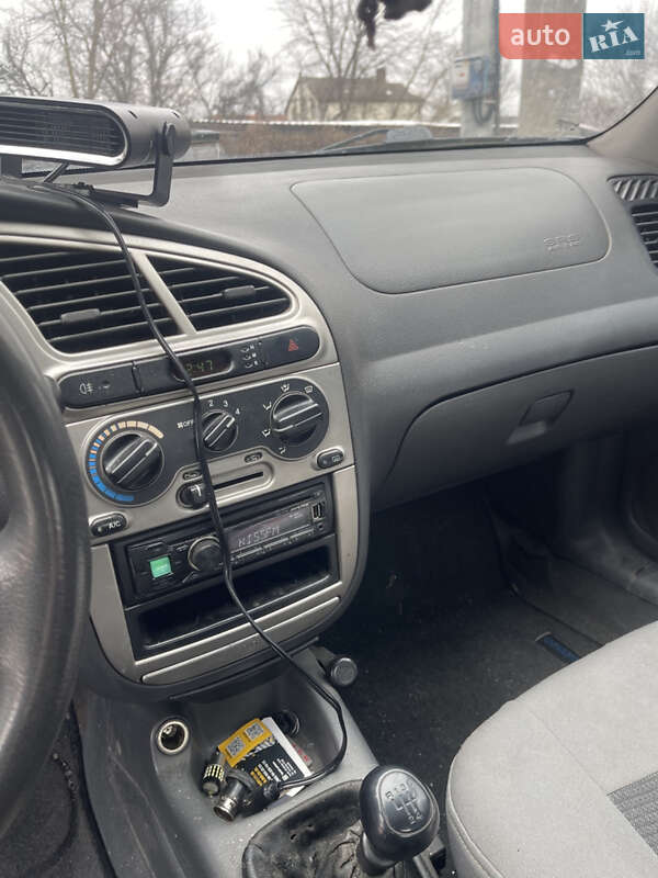 Седан Daewoo Lanos 2003 в Киеве