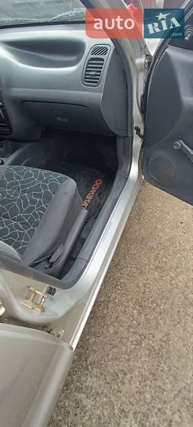 Седан Daewoo Lanos 2003 в Новоселице