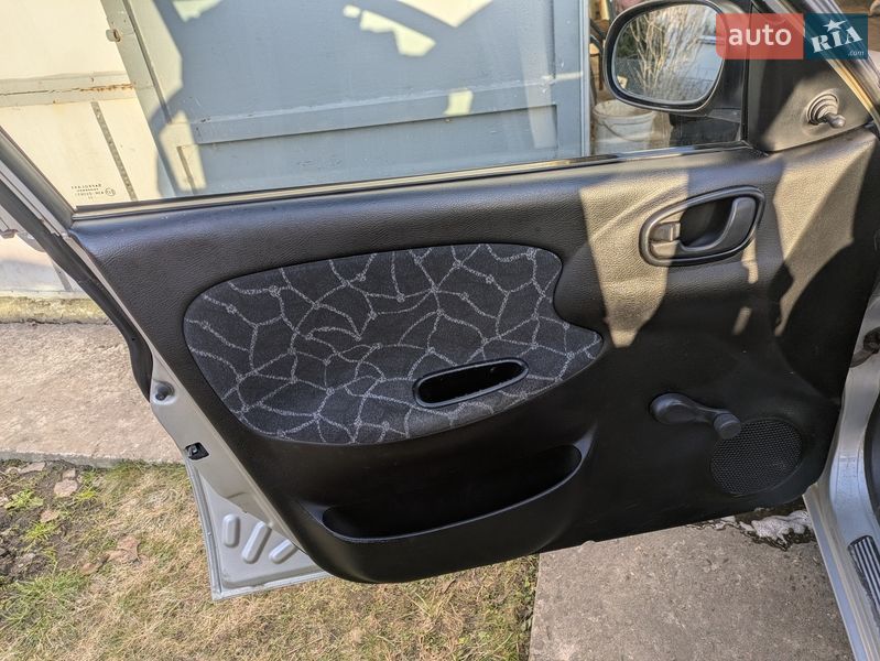 Седан Daewoo Lanos 2004 в Львове