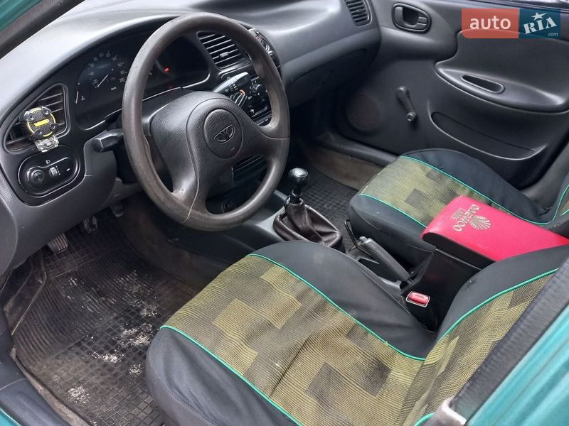 Седан Daewoo Lanos 1998 в Ужгороде