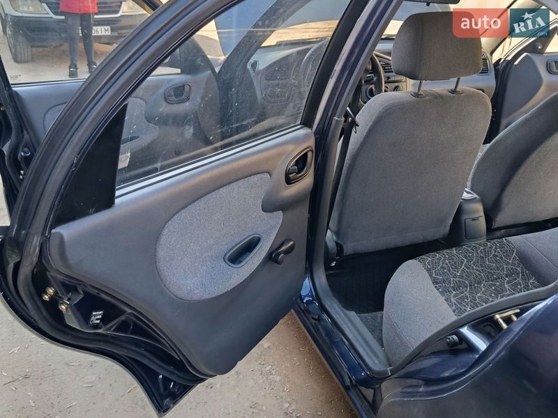 Седан Daewoo Lanos 2004 в Днепре